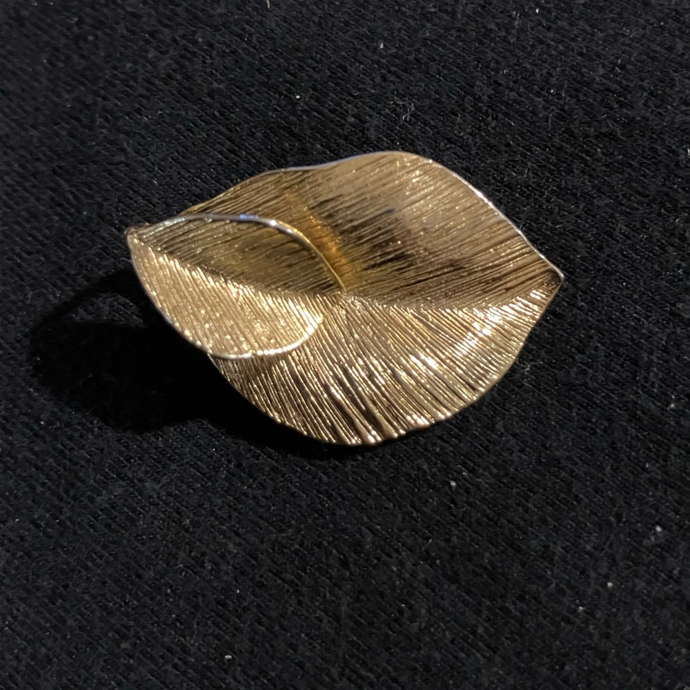 Petite Gold Leaf Brooch